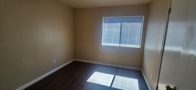 Building Photo - Beautiful 3 Bedroom 2 Bathroom Home in Elk...
