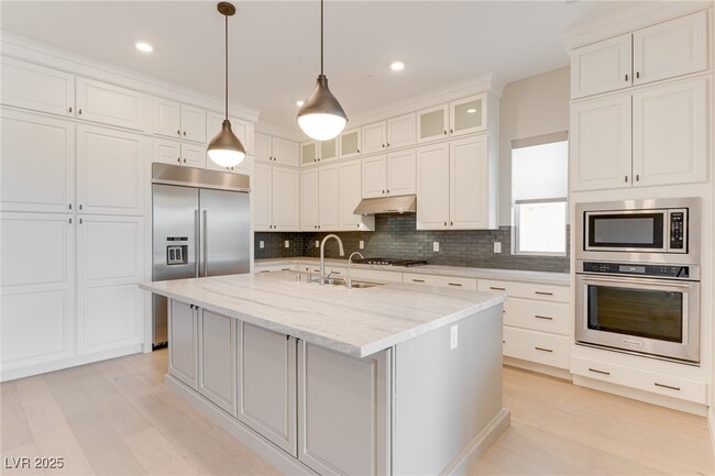 Building Photo - 9133 Las Manaitas Ave