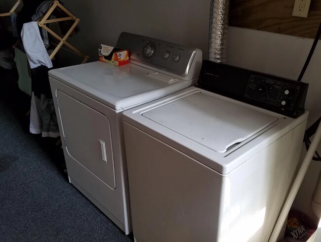 Building Photo - 808 W Seerley Blvd