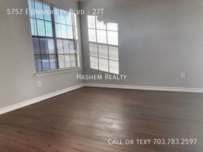 Building Photo - Charming 2-Bedroom, 2.5-Bathroom Condo in ...