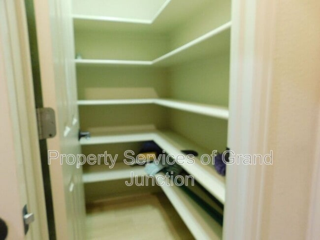 Building Photo - 1213 E Carolina Ave