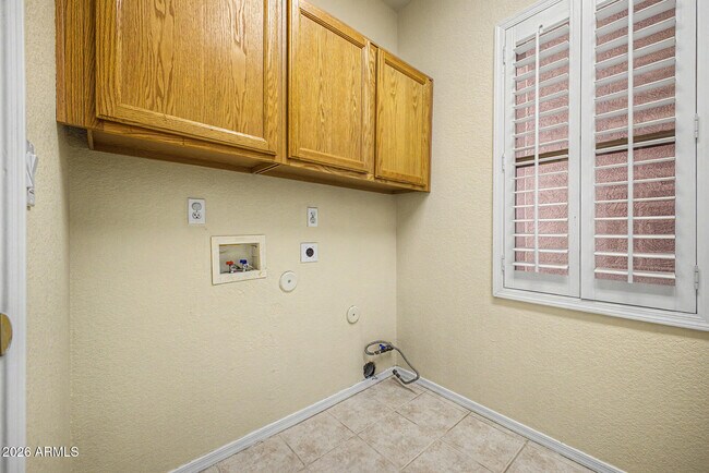 Building Photo - 1722 E Samuel Dr