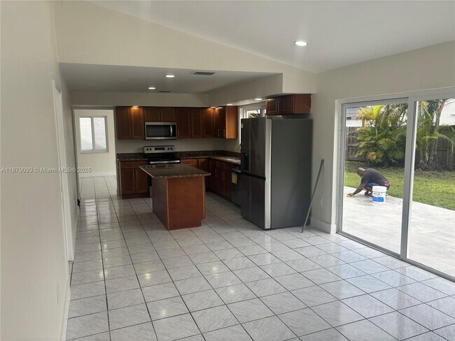Building Photo - 9435 SW 144th Ct