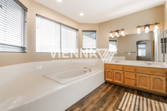 Building Photo - 5308 Heritage Ct