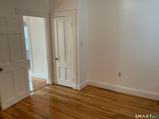 Building Photo - 13 Alger St