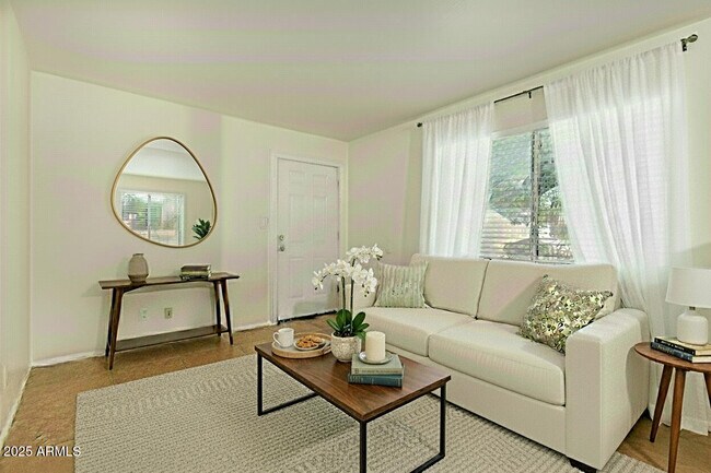 Primary Photo - 1318 E Culver St