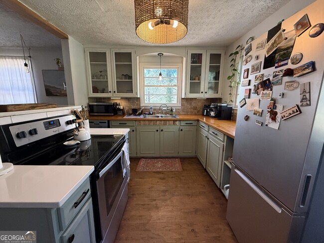 Building Photo - 199 Mimosa Dr