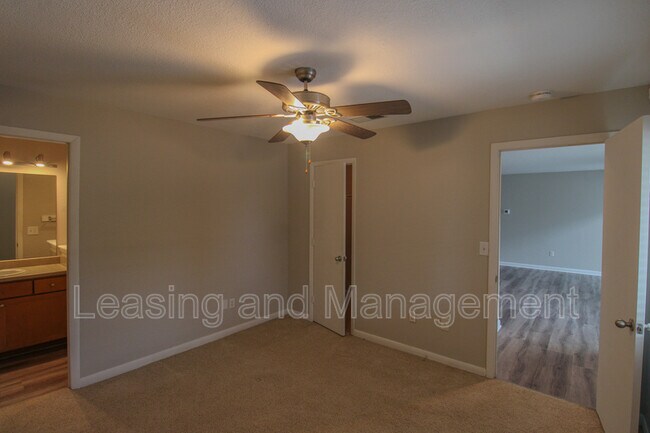 Building Photo - 271 Alexandra Dr