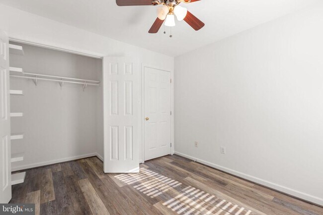 Building Photo - 11806 Camelot Way