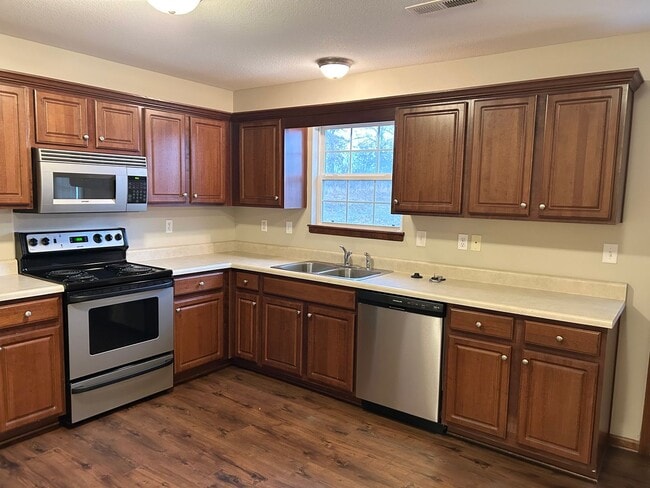 Building Photo - 2 Bed Single Level Duplex in Grain Valley