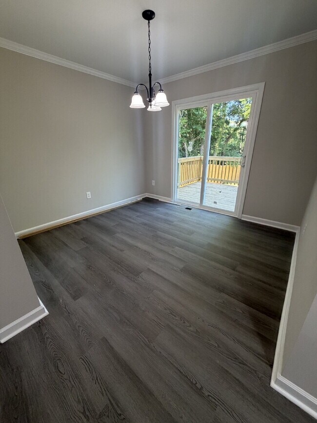 Building Photo - Pet-Friendly Charming 3-Bedroom, 2-Bath Home on Harrison Ave – Your Cozy Retreat Awaits!"