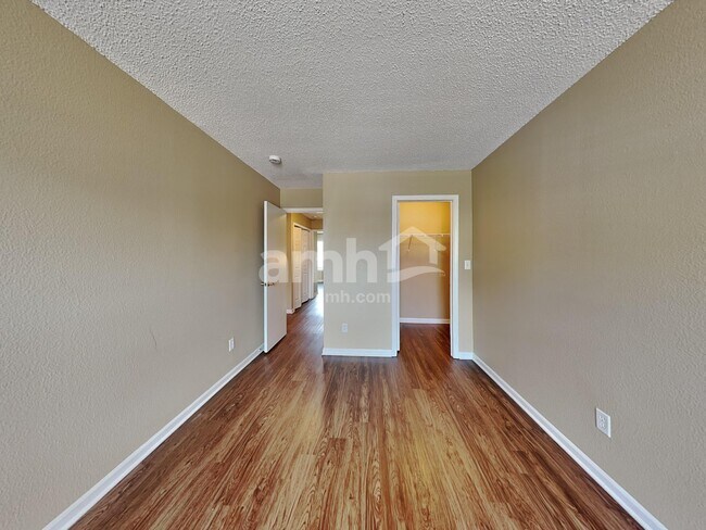 Building Photo - 6031 Draycott Dr