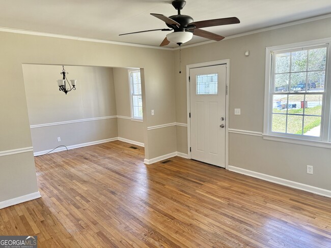 Building Photo - 214 Beechwood Cir