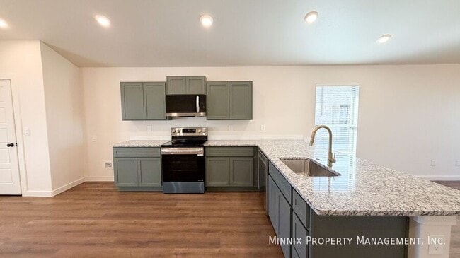 Building Photo - 2170 Langford Ave