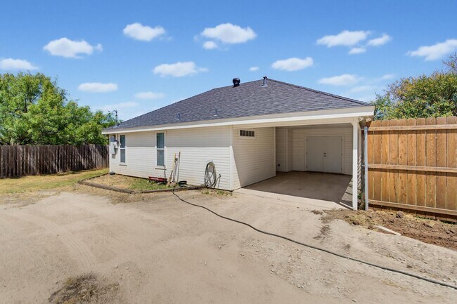 Building Photo - 286 Pilgrim Rd