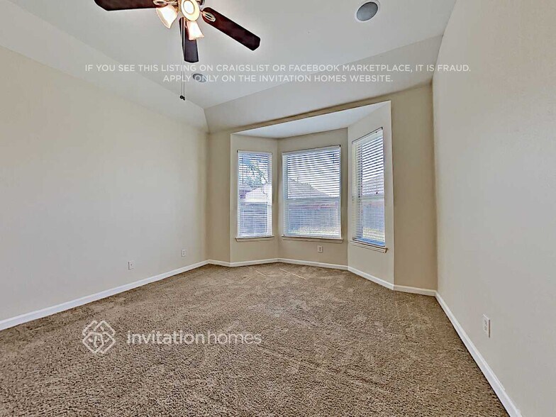 Building Photo - 3900 Rochester Dr