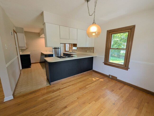 Building Photo - 8638 Henrietta Ave