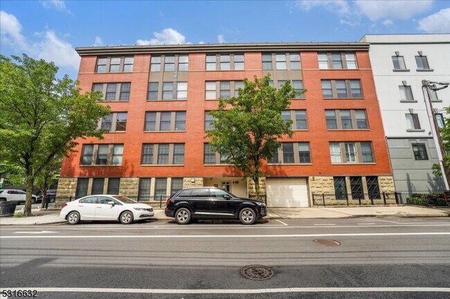 Building Photo - 1100 Clinton St