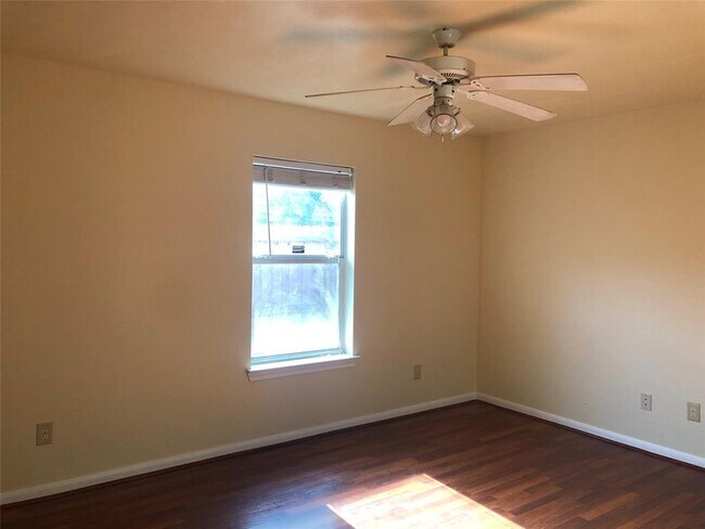 Building Photo - 5329 Tallowwood Terrace