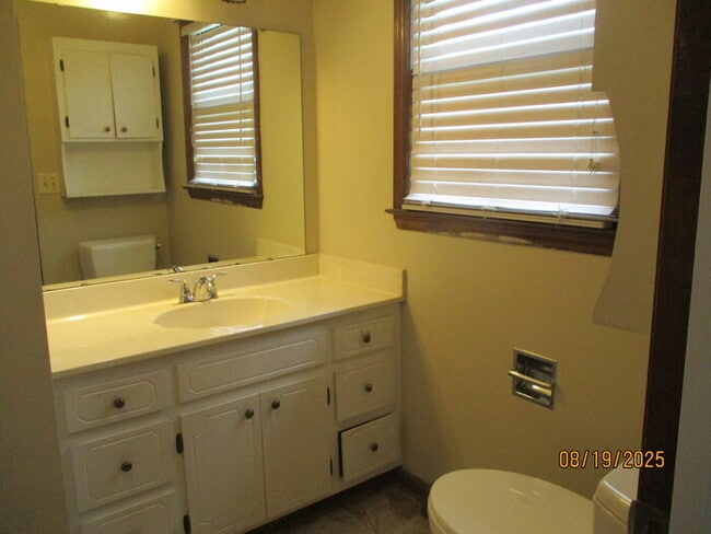 Building Photo - 1027 Rembrandt Dr SW