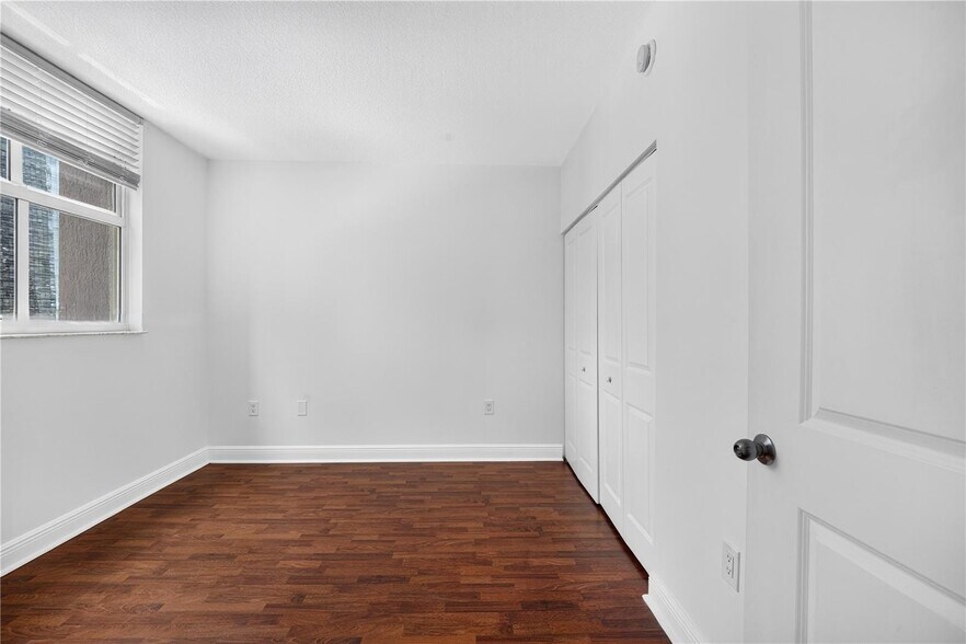 Building Photo - 1250 S Miami Ave
