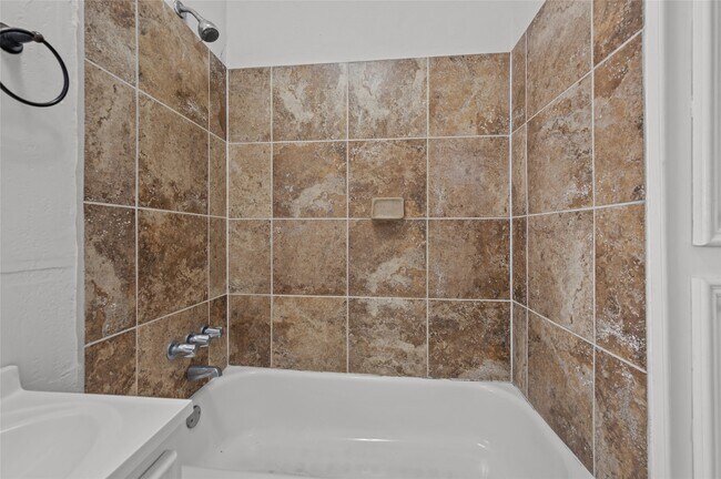 Primary Photo - 907 W Gray St