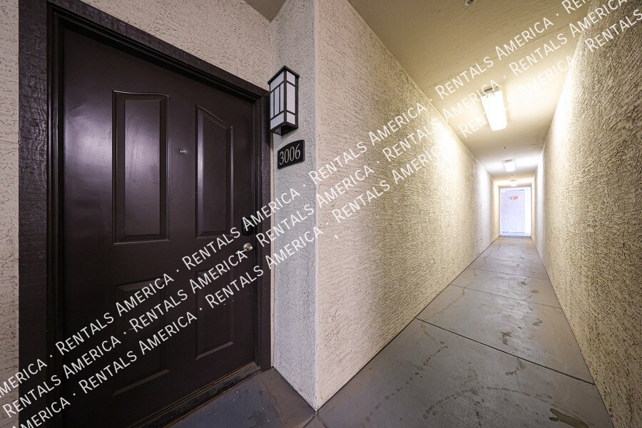 Building Photo - 5302 E Van Buren St