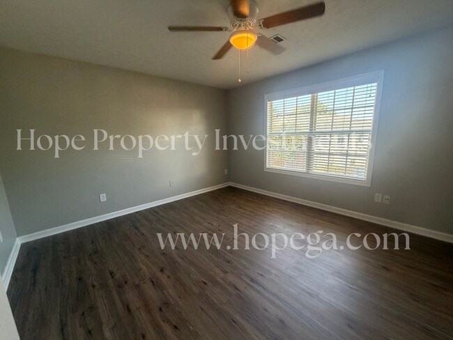 Building Photo - 5 E Newnan Rd