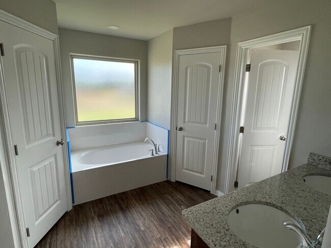 Building Photo - Beautiful 3 bedroom 2 Bath Home Close to Lake Durant