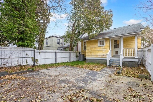 Building Photo - 2 Bed 2 Bath Home for Rent in Portsmouth