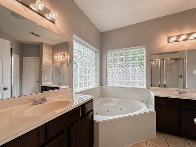 Building Photo - 6810 Summer Bridge Ln