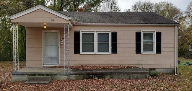 Primary Photo - 2 Bedroom 1 Bathroom House!