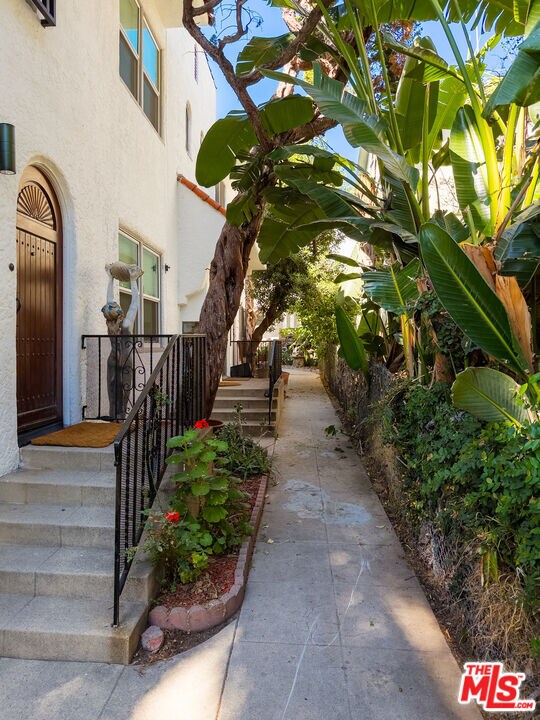 Building Photo - 5729 Carlton Way