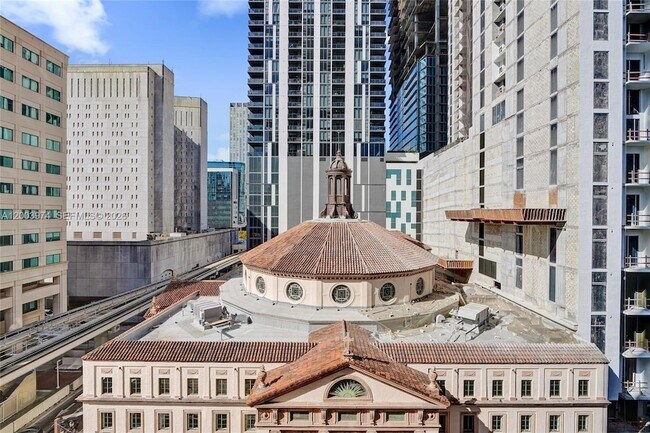 Building Photo - 121 NE 5th St