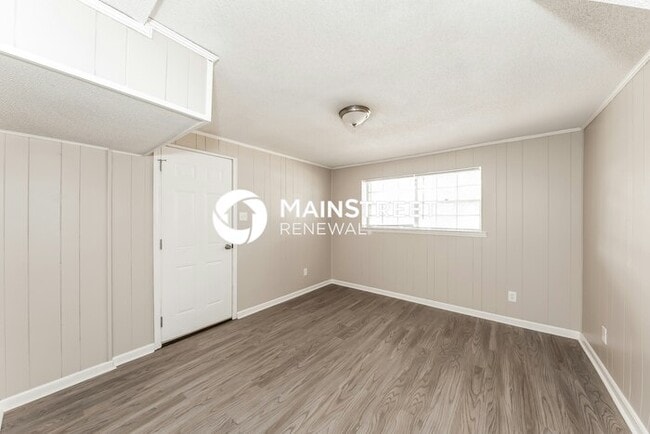 Building Photo - 3 Bedroom Pet-Friendly Home in Birmingham, AL with Main Street Renewal