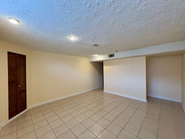 Building Photo - 1243 S Grantley St