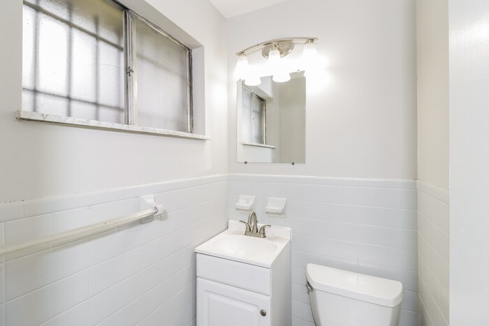 Building Photo - 1061 Albany Terrace