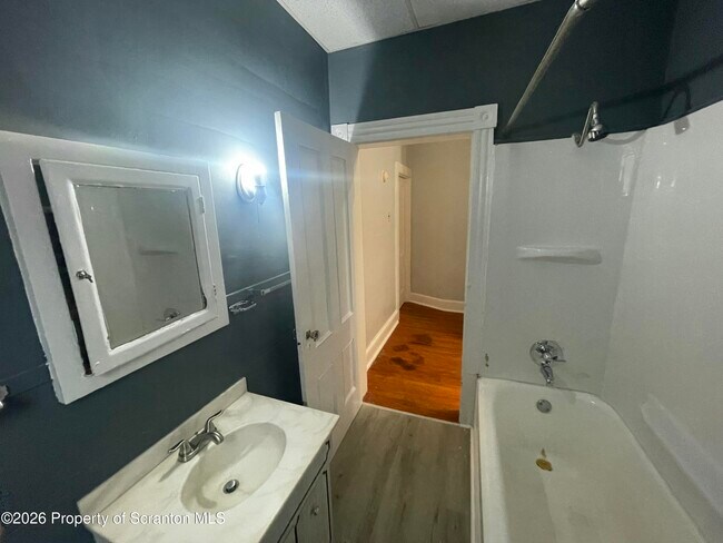 Building Photo - 949 N Irving Ave