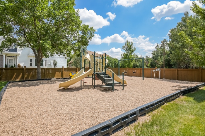 Building Photo - 16556 E Hialeah Dr