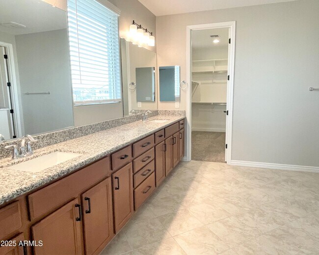 Building Photo - 21046 E Mayberry Rd