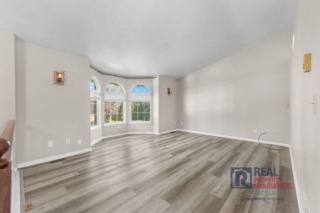 Building Photo - Beautiful 4 Bedroom Single Family Home For...