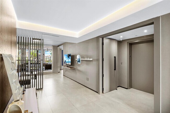 Building Photo - 785 Crandon Blvd