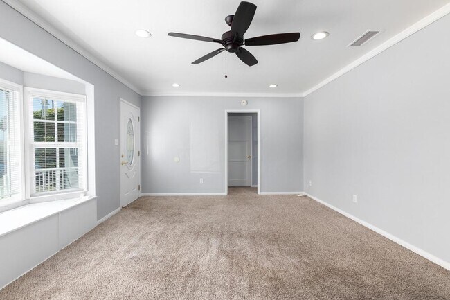 Building Photo - 4804 Iroquois Ave