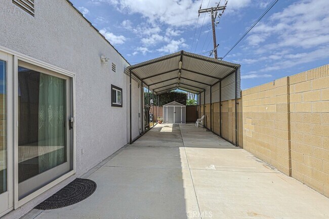 Building Photo - 15001 Victoria Ln