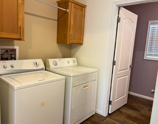 Building Photo - 350 Lee Ave