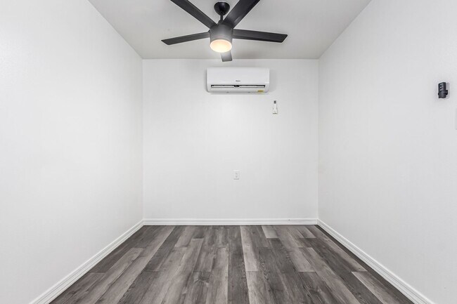 Building Photo - $0 First month rent - Near Grand Canyon University!