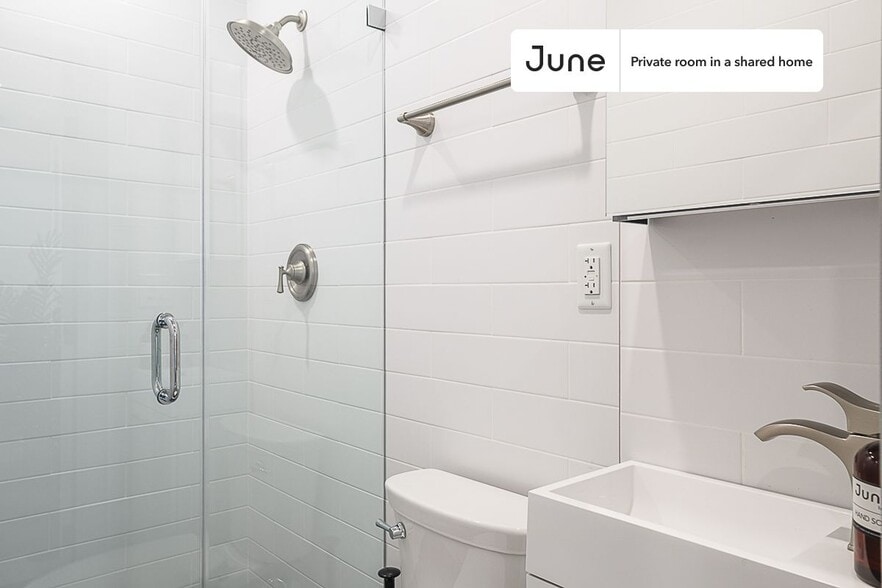 Building Photo - Room in Shared 3 bed/2 bath home in Upper West Side
