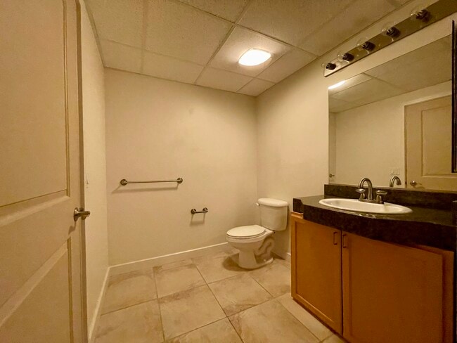 Building Photo - 1080 Park Blvd