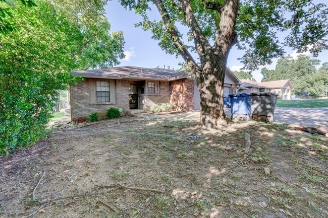 Building Photo - PETS NOT ALLOWED - Newly renovated duplex unit in the heart of midtown Tulsa
