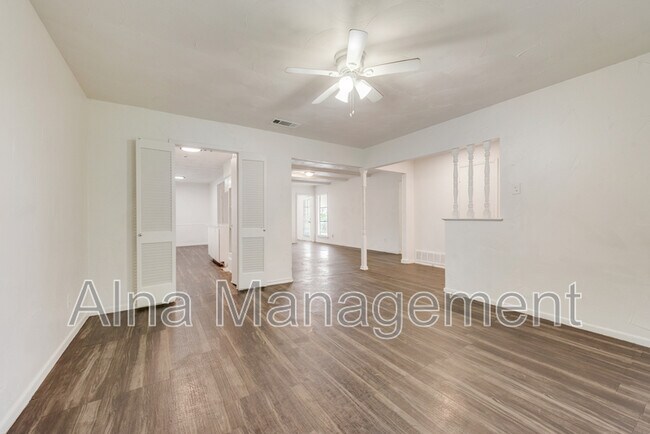 Building Photo - 2529 Belhaven Dr
